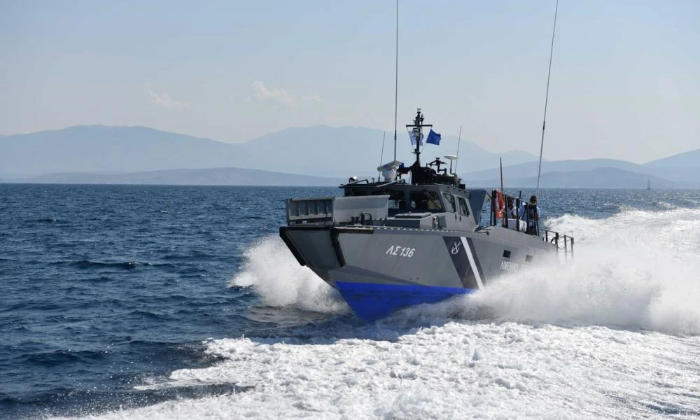 Έκλεψαν τηλέφωνα και χρήματα από επιβάτες πλοίου αλλά τα πέταξαν στη θάλασσα!